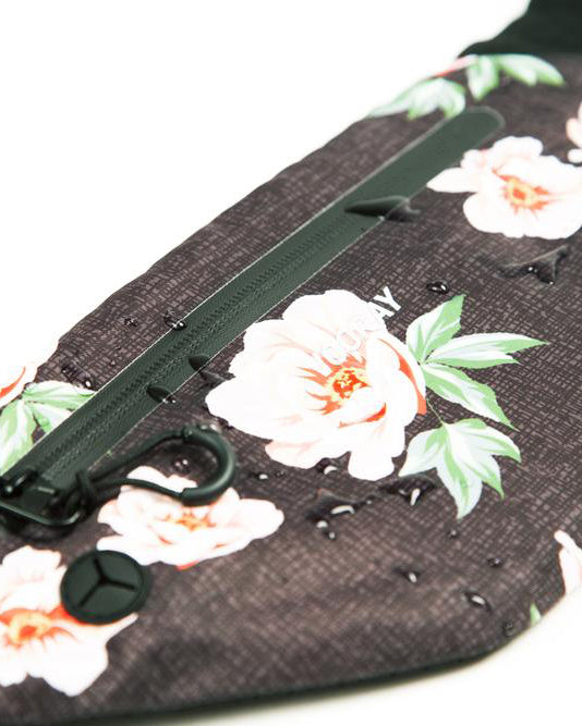 Close up of zip on rose black active fanny pack