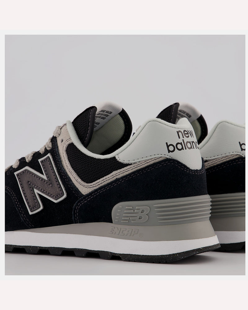 new-balance-574-sneaker-black-with-white-close-up