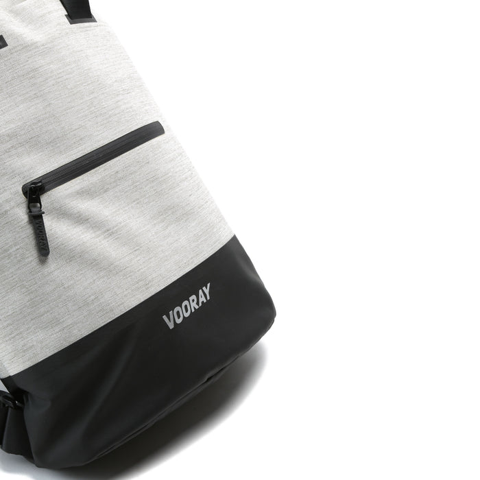 vooray-flex-cinch-backpack-heather-grey-close-up-zip