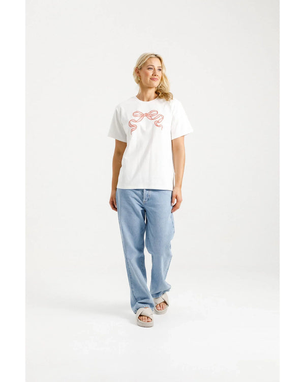 HomeLee-chris-tee-white-with-blossom-berry-bow