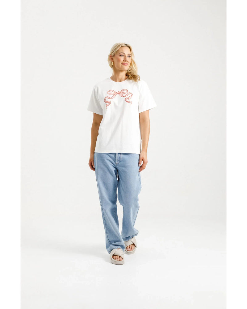 HomeLee-chris-tee-white-with-blossom-berry-bow