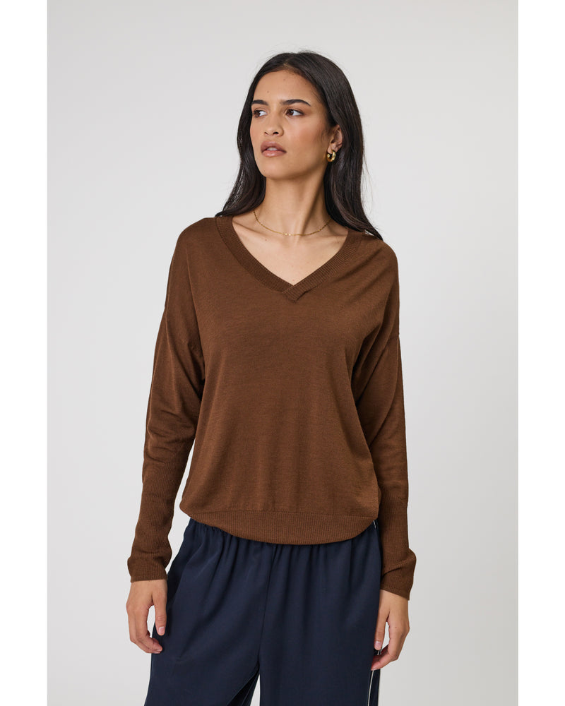 Marlow_Alto_Merino_V_Neck_Walnut