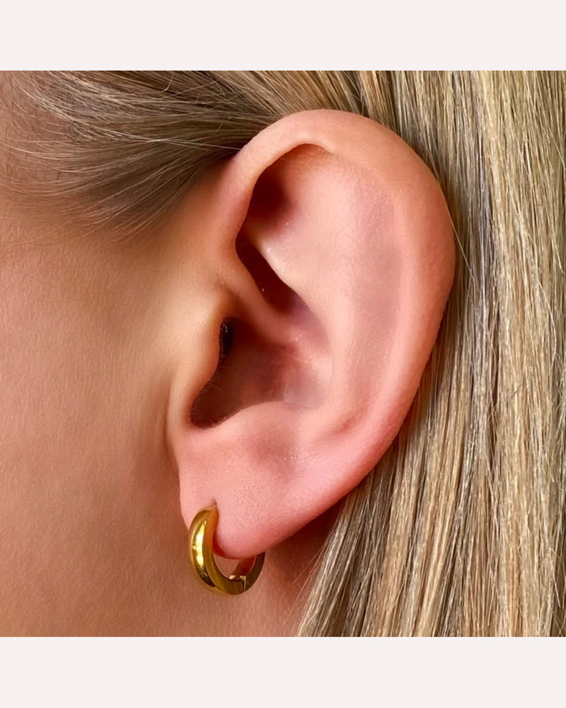 ever-jewellery-trackside-huggie-earring-gold