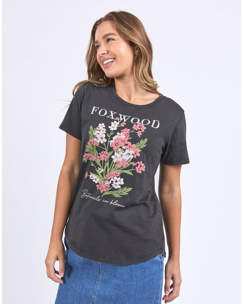 foxwood-flowers-tee-washed-black