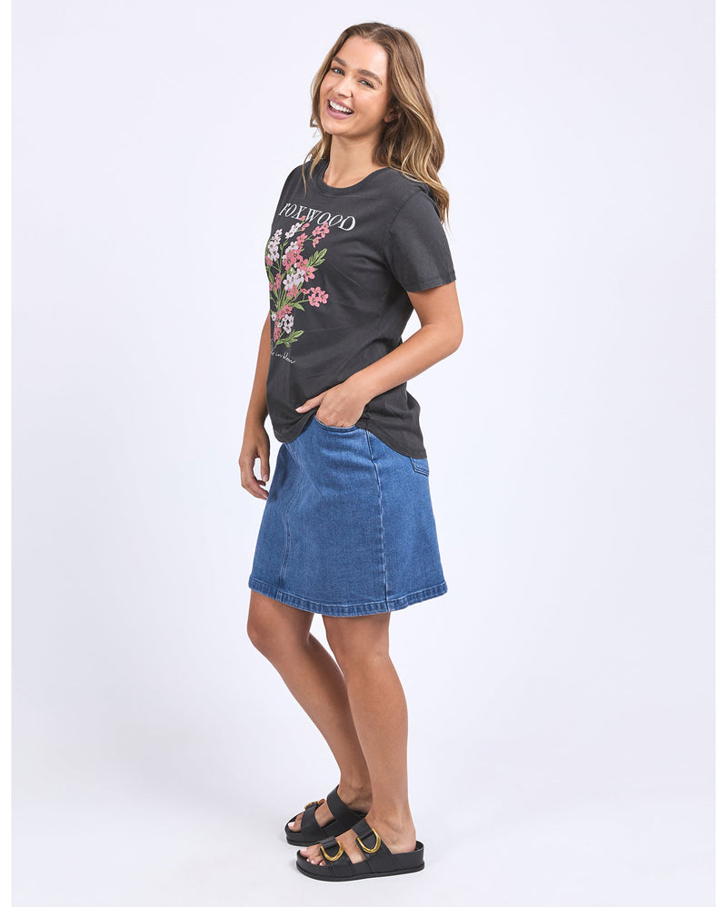 foxwood-flowers-tee-washed-black