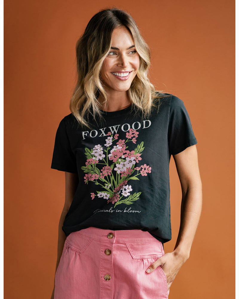 foxwood-flowers-tee-washed-black