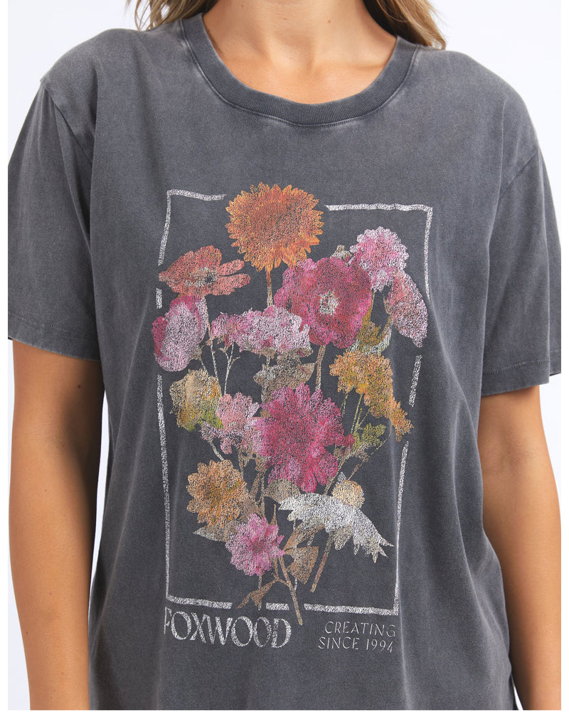 foxwood-in-bloom-tee-washed-black