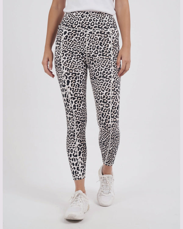 foxwood-lioness-legging-leopard-print