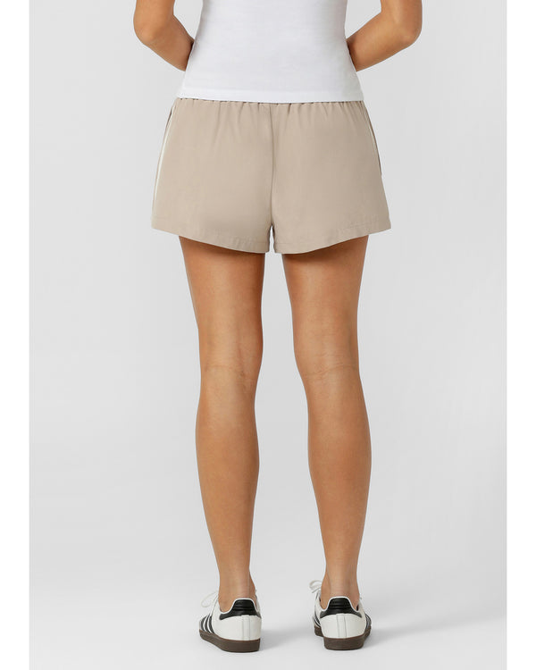 lorna-jane-great-escape-shorts-latte