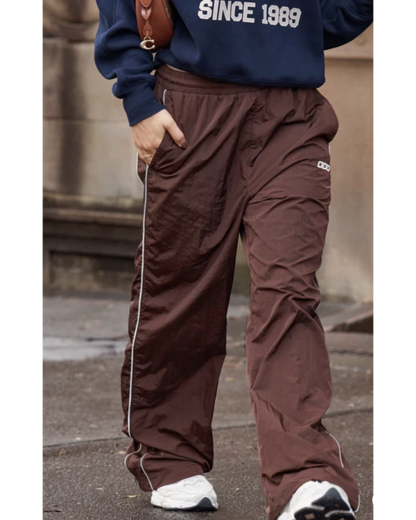 lorna-jane-heritage-varsity-pant-truffle