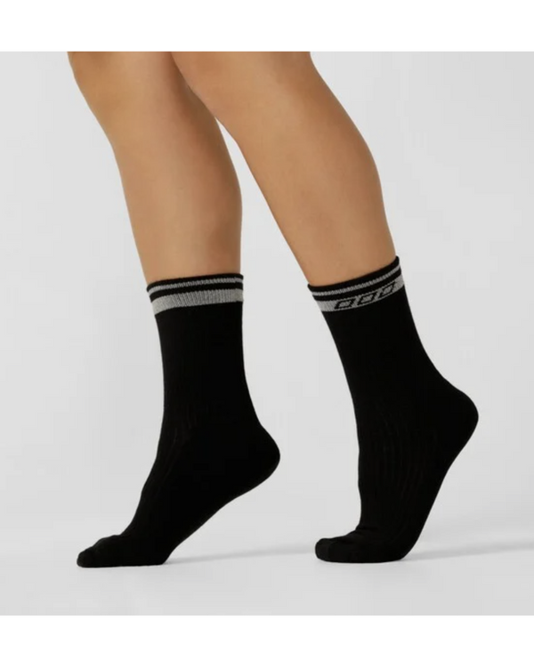 lorna-jane-reflective-sports-crew-sock-black