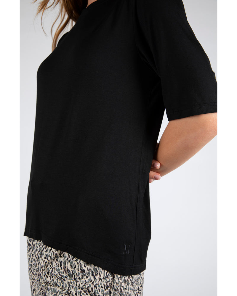 marlow-anytime-3_4-tee-black-front