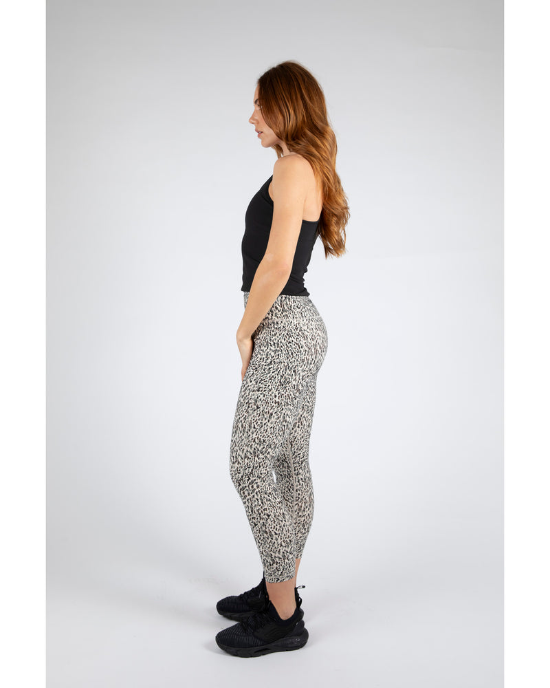 marlow-pace-7_8-legging-forest-print-side-view