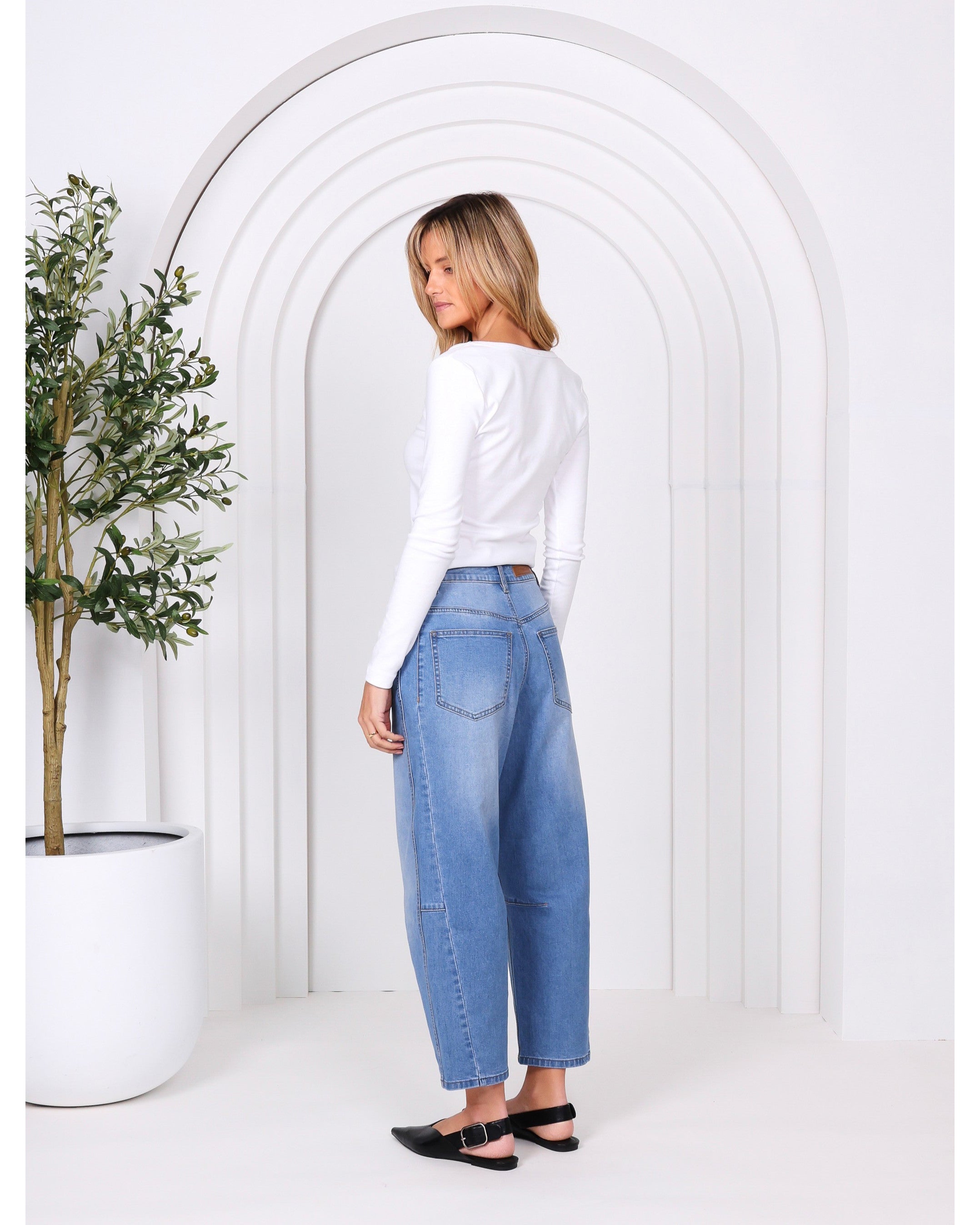 Monaco Jeans Toni Barrel Jeans - Light Blue – Fearless Wanaka