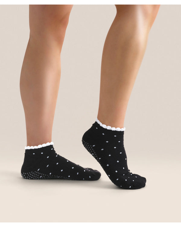 move-active-classic-low-rise-grip-socks-black-polka-ruffle