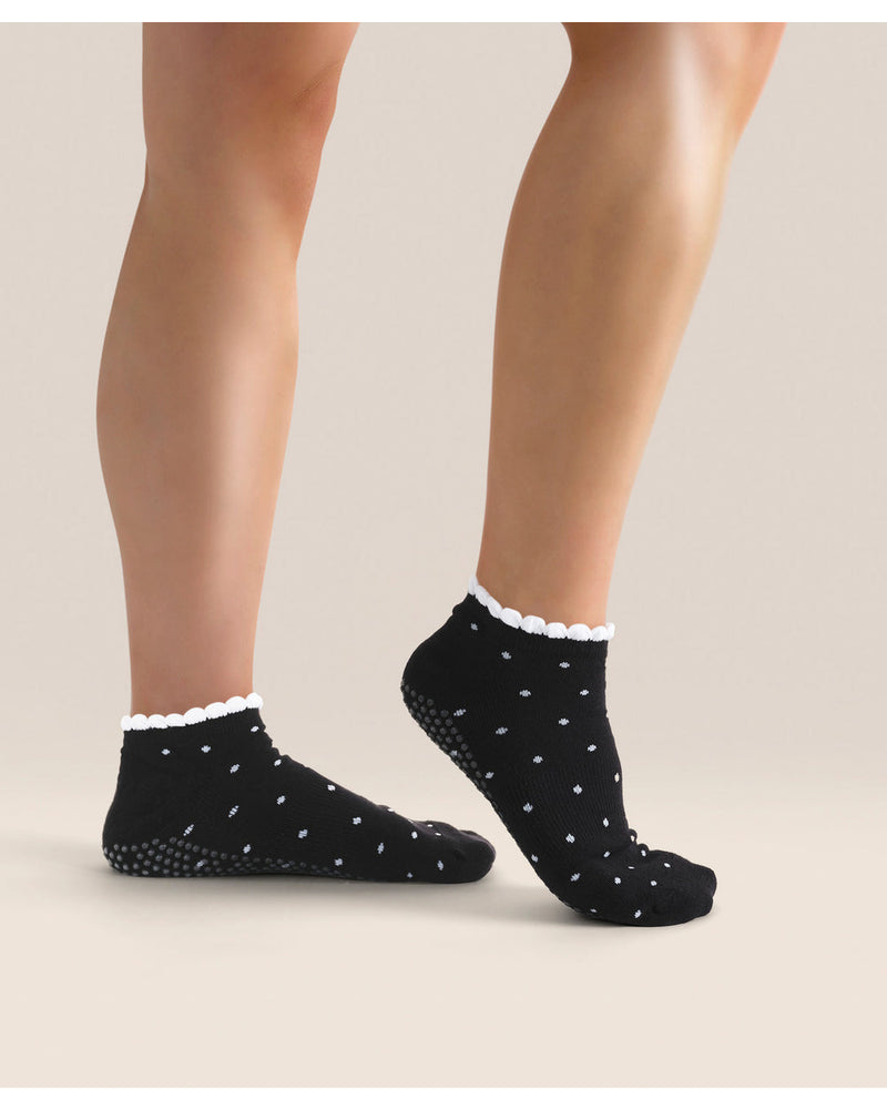 move-active-classic-low-rise-grip-socks-black-polka-ruffle
