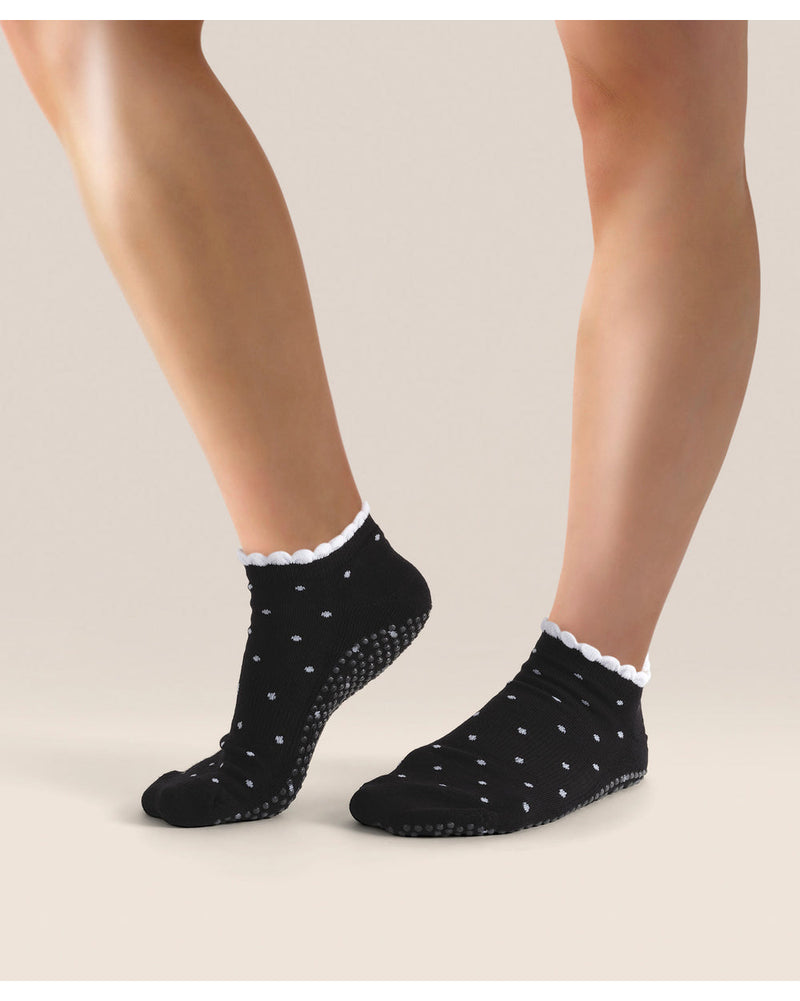 move-active-classic-low-rise-grip-socks-black-polka-ruffle