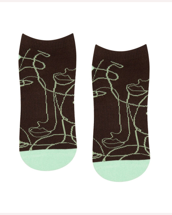 move-active-classic-low-rise-grip-socks-mocha-abstract