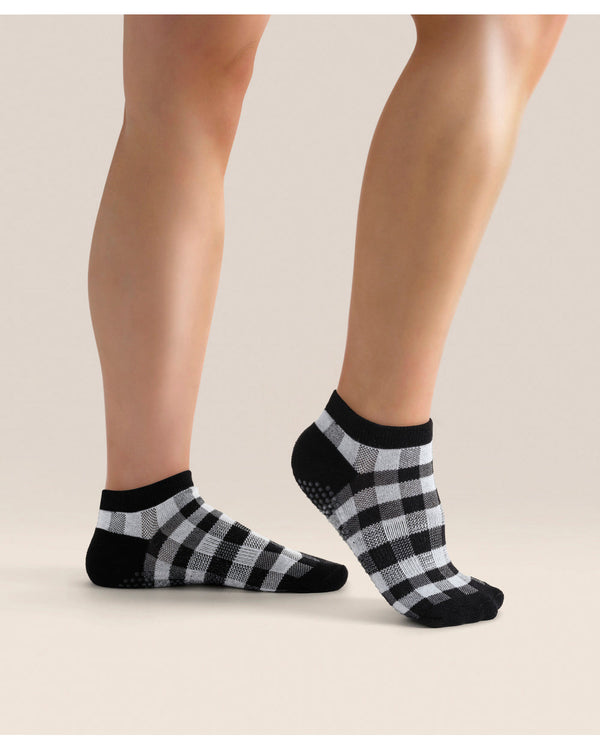 move-active-classic-low-rise-grip-socks-monochrome-gingham