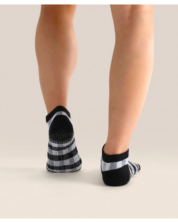 move-active-classic-low-rise-grip-socks-monochrome-gingham