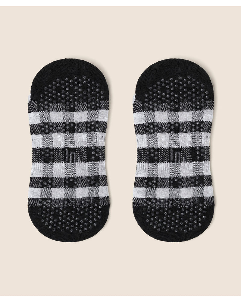 move-active-classic-low-rise-grip-socks-monochrome-gingham