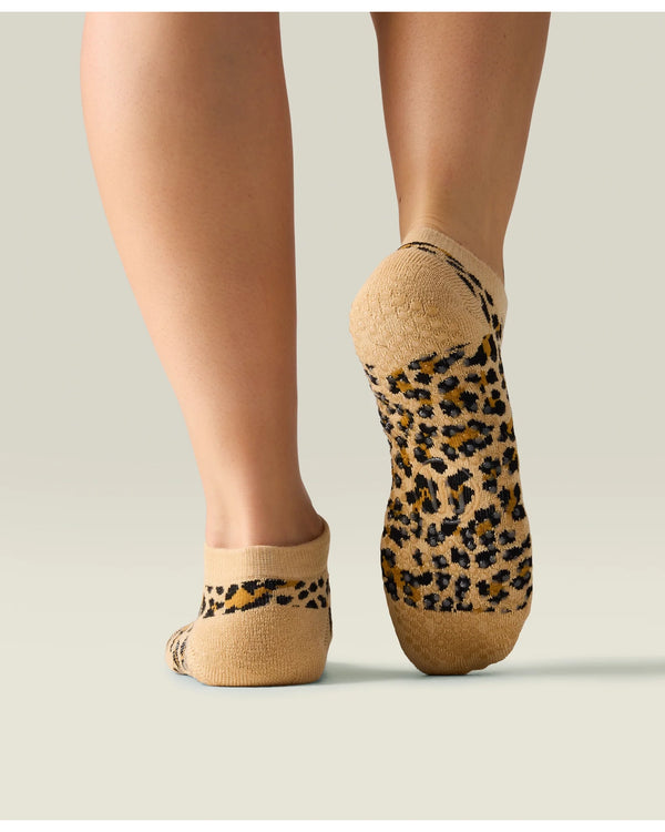 move-active-classic-low-rise-grip-socks-safari-spots