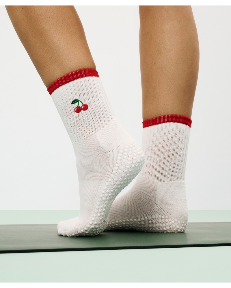 move-active-crew-non-slip-grip-socks-sweet-cherry