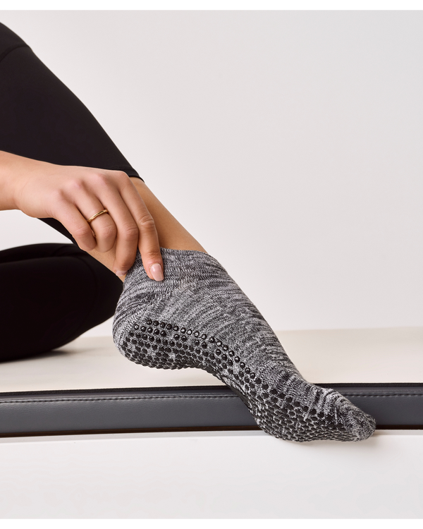 Women's Grip Socks - Black Solid Night Pilates l Yoga l Barre