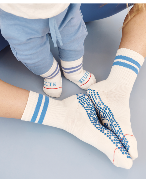 move-active-non-slip-crew-grip-socks-retro-revival