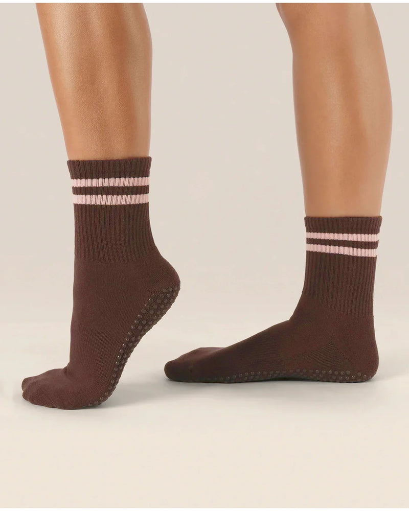 move-active-non-slip-grip-crew-socks-espresso-stripe