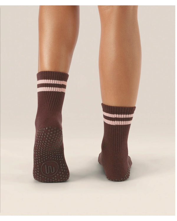 move-active-non-slip-grip-crew-socks-espresso-stripe