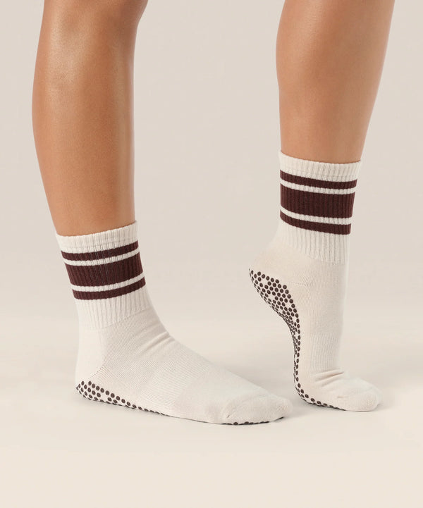 move-active-non-slip-grip-crew-socks-oat-espresso-stripe