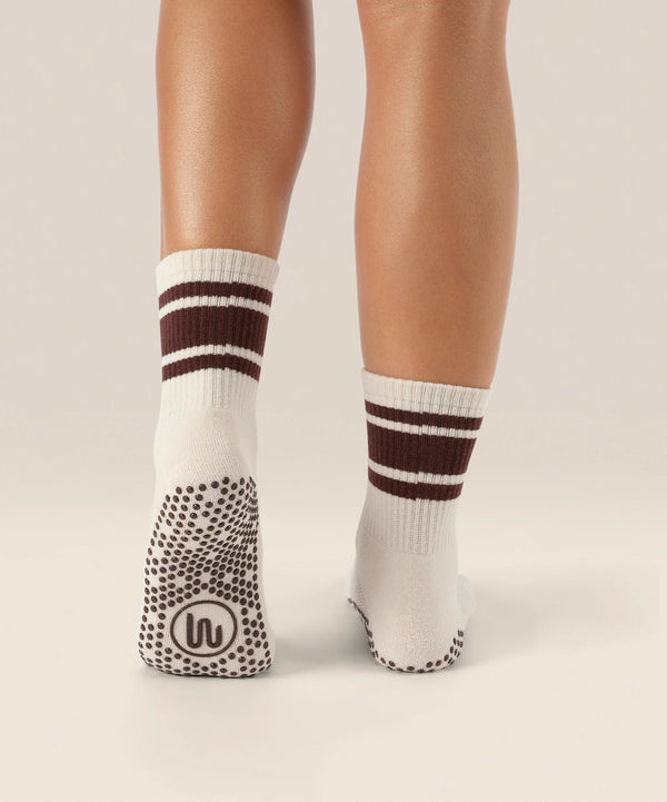 move-active-non-slip-grip-crew-socks-oat-espresso-stripe