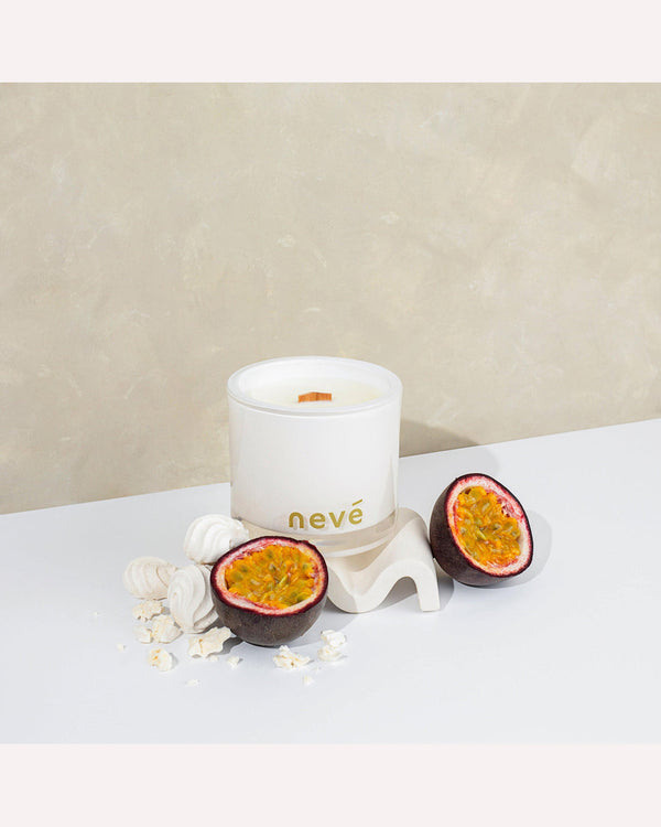 neve-medium-candle-passionfruit-pavlova-neve