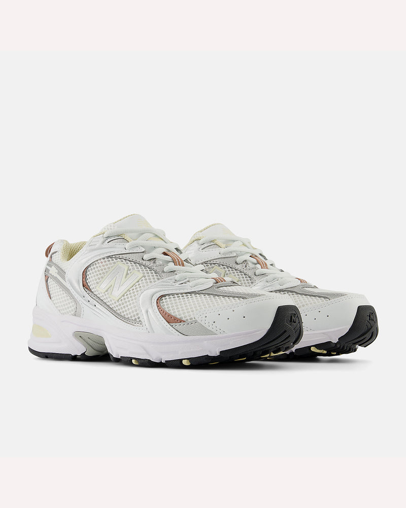 new-balance-530-sneaker-white-with-silver-metallic-and-calcium-side