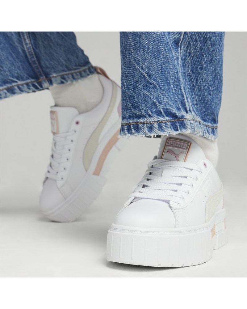 puma-mayze-sneaker-white-rose-quartz-on-model