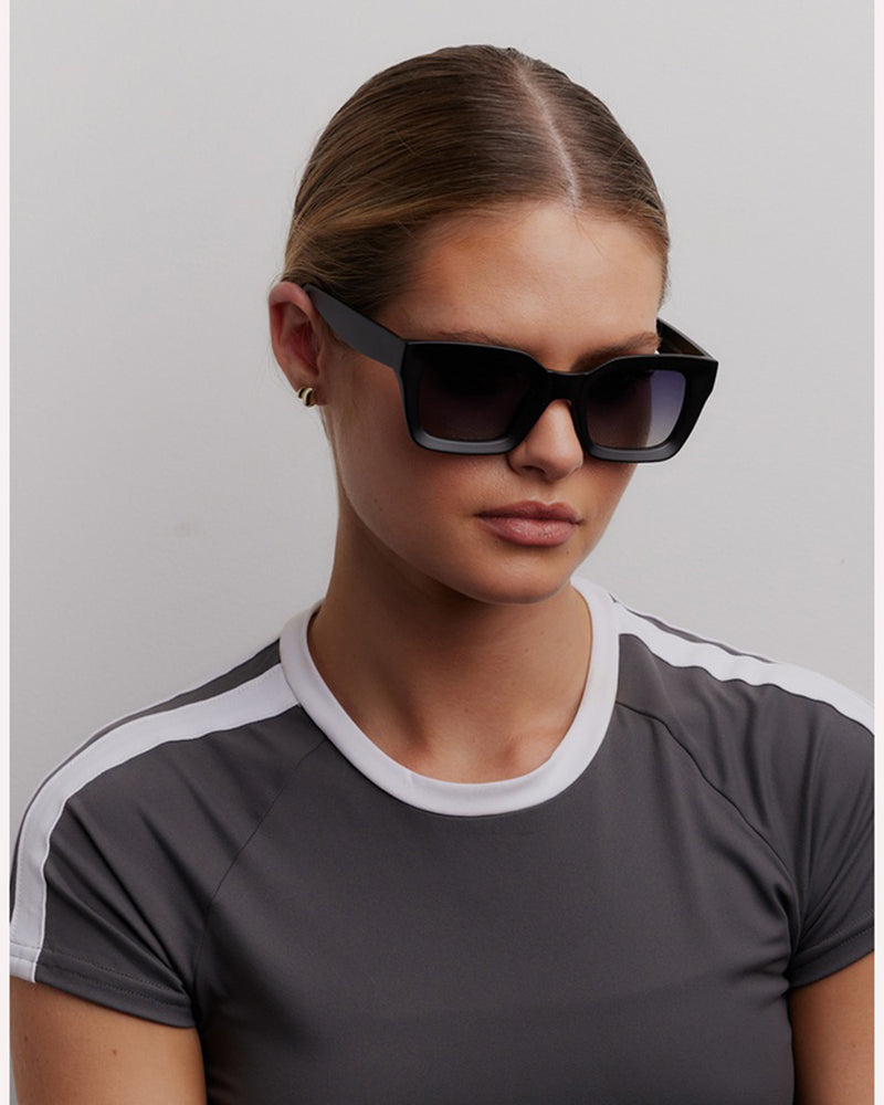 reality-eyewear-onassis-sunglasses-matt-black-front