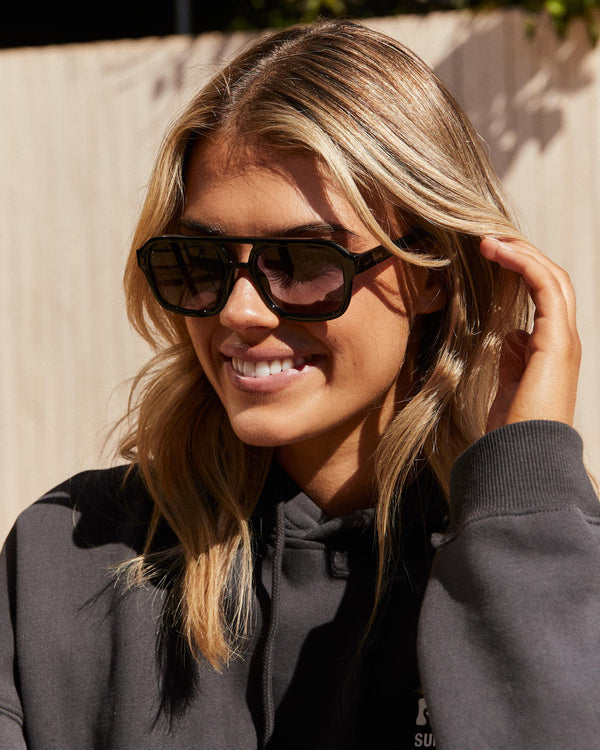 reality-eyewear-runway-sunglasses-black-dusk