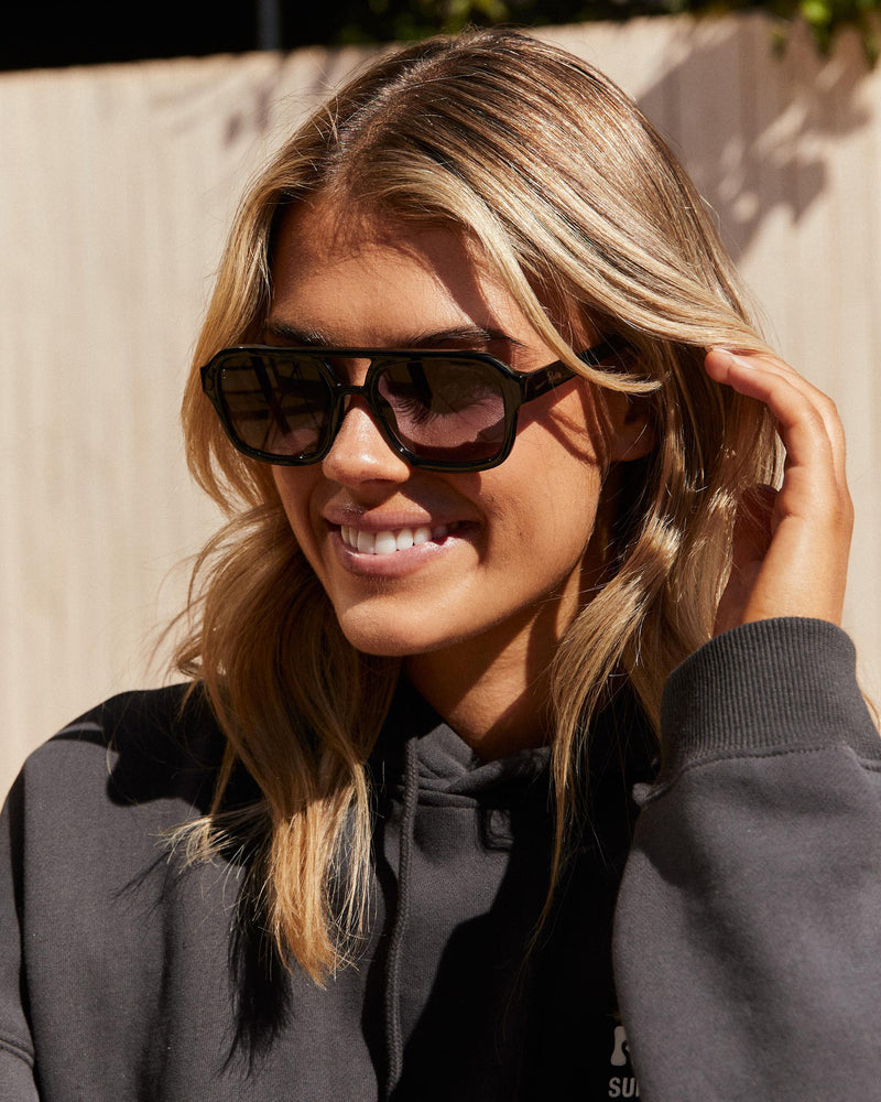 reality-eyewear-runway-sunglasses-black-dusk