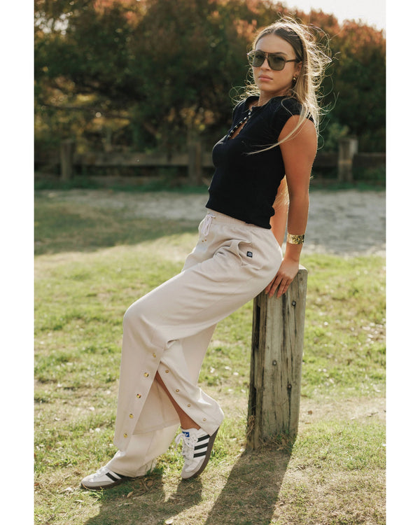 rose-road-benne-tee-black-