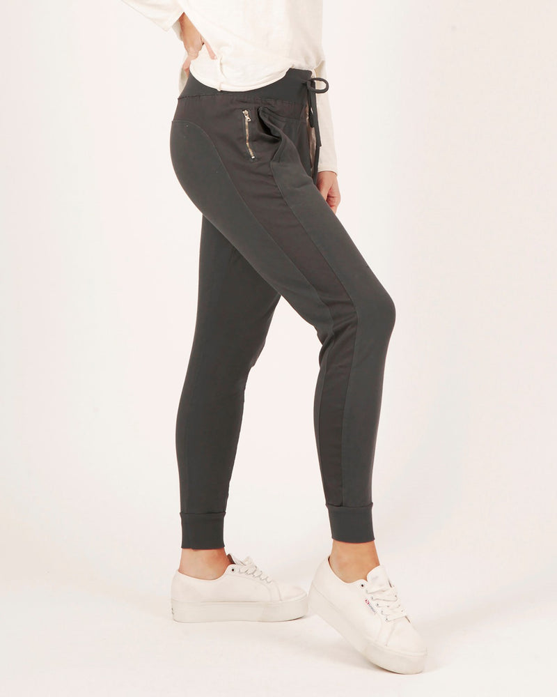 suzy-d-jogger-dark_-grey