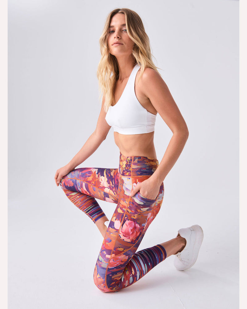 dharma-bums-airbrush-motion-7_8-legging-glow-model-crouched