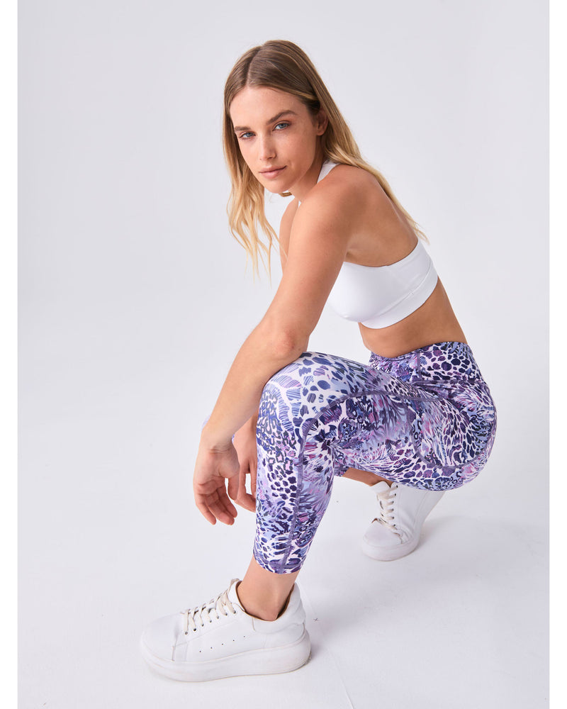 dharma-bums-airbrush-motion-7_8-legging-jungle-vibes-crouched