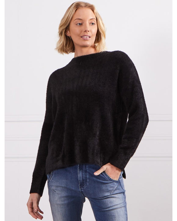 leoni-fluffy-knit-black-front-view