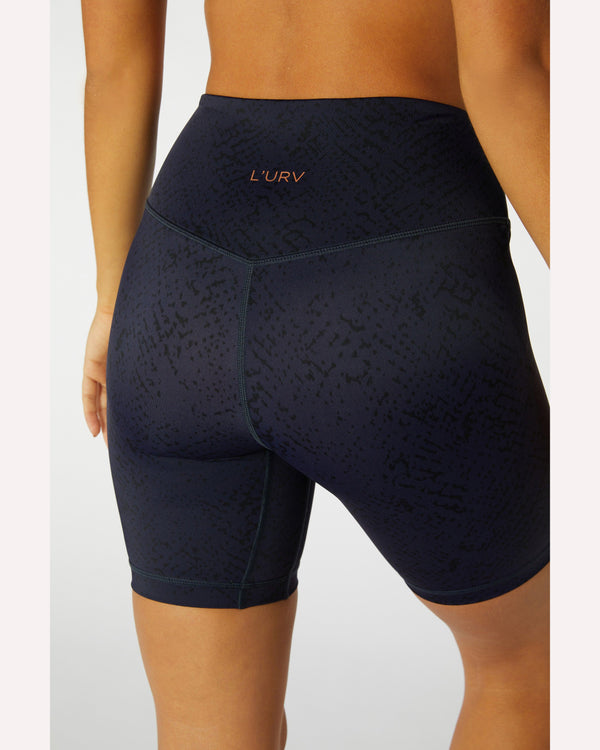 lurv-capricorn-bike-short-ink-rear-close-up
