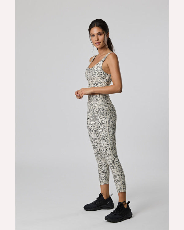 marlow-charged-7_8-legging-textured-print-side-view