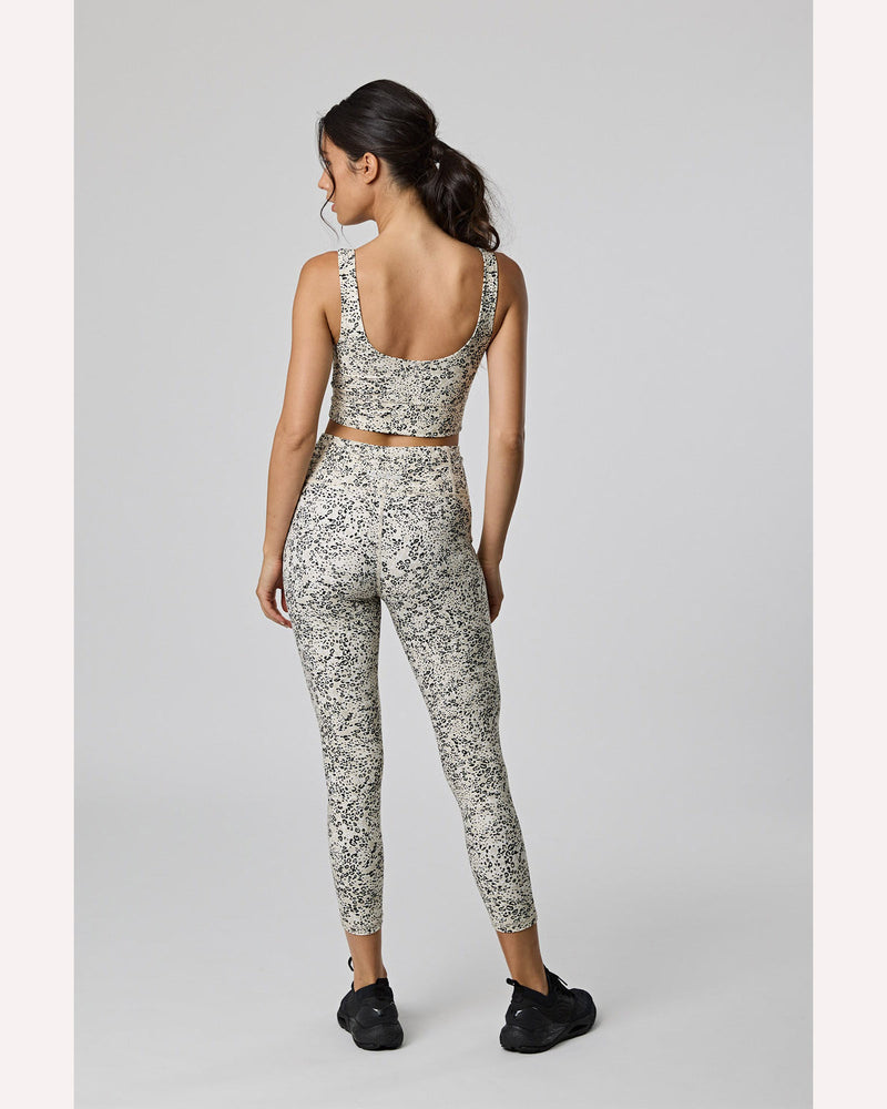 marlow-charged-7_8-legging-textured-print-back-view