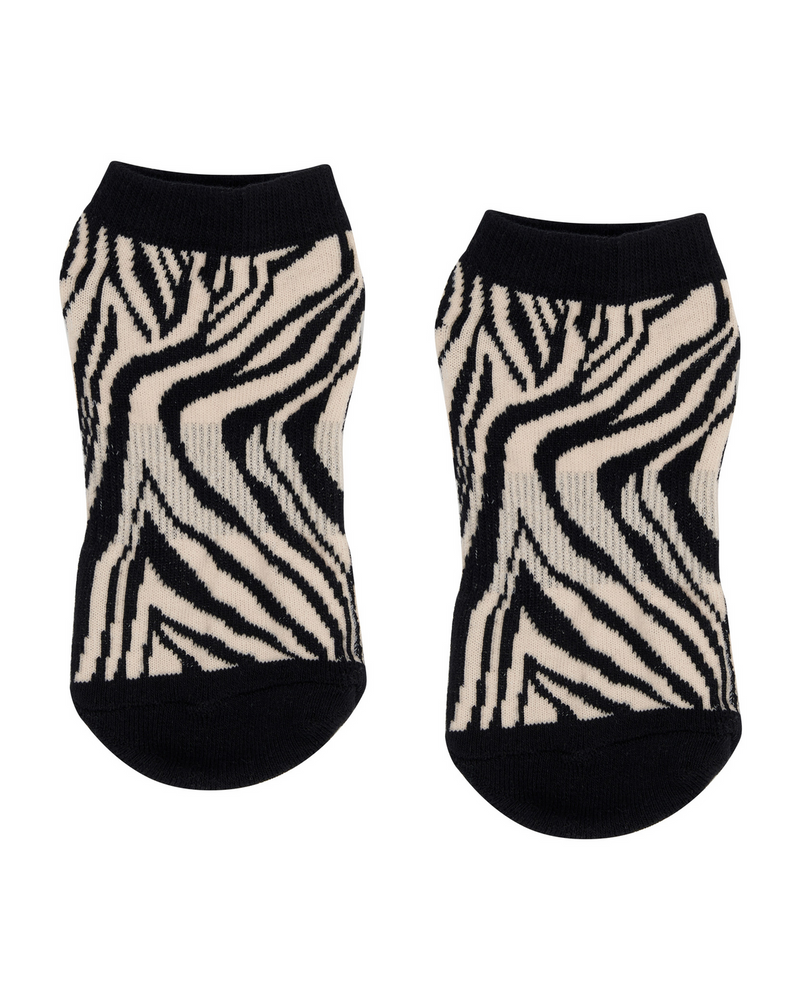 move-active-classic-low-rise-grip-socks-monochrome-zebra-socks