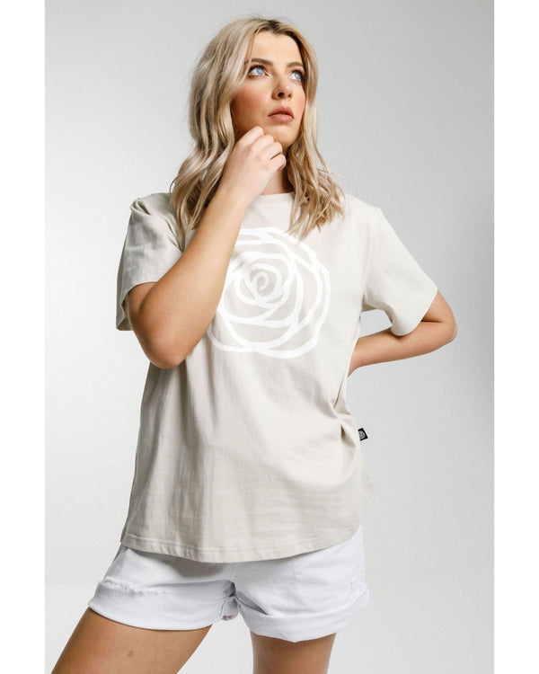 rose-road-topher-tee-riverstone-front-close-up