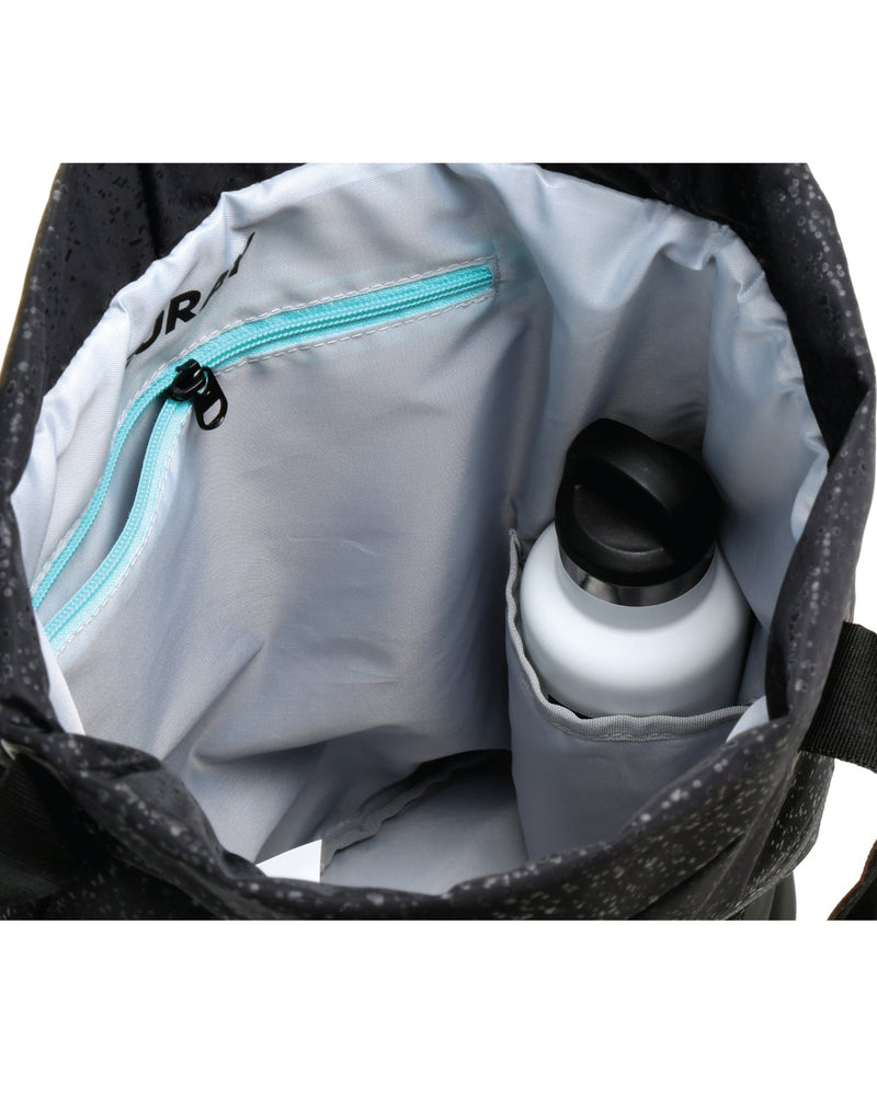    vooray-cinch-flex-backpack-black-foil-inside-view